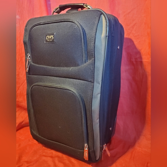 Black Chaps soft-shell rolling suitcase in perfect condition! - Picture 2 of 8